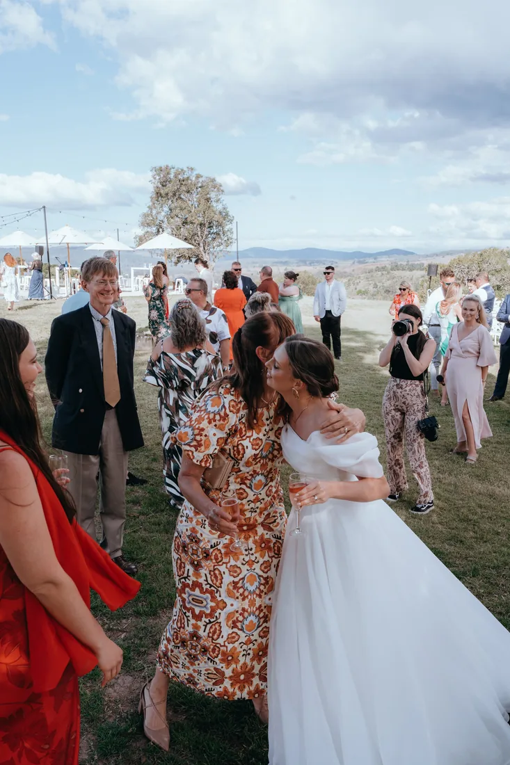 Jorjia embracing a guest during cocktail hour at Maroon Hill Estate